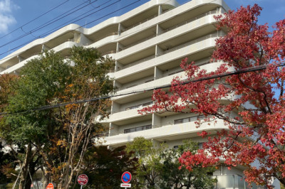 六甲山系麓に位置する緑と川に囲まれた気持ちのよい環境で、ゆったりした暮らし。